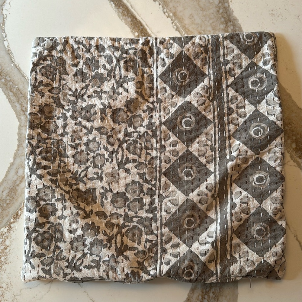 Mae Woven pillowcase